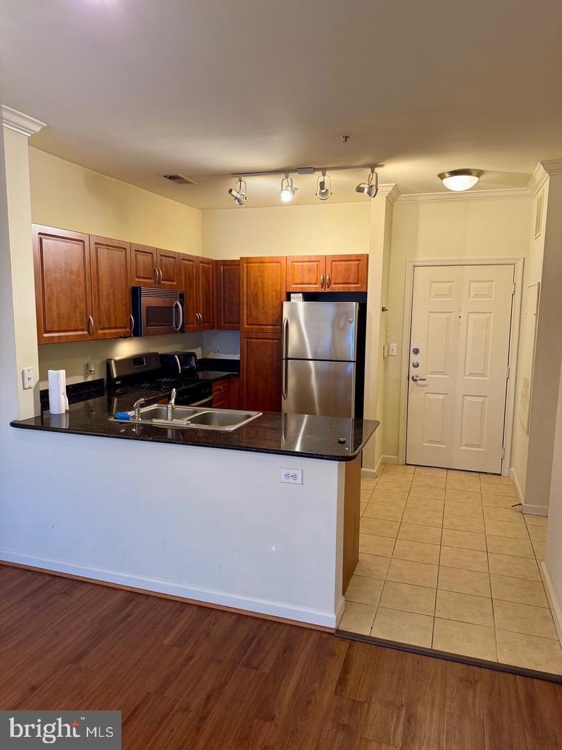 12945 Centre Park Cir #204 Property Photo 2