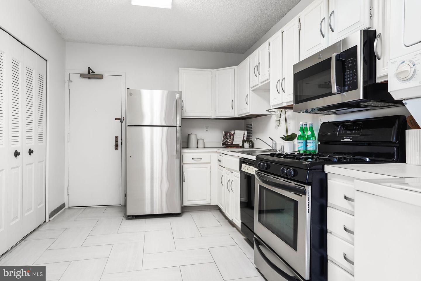 3701 S George Mason Dr #1602 Property Photo 17