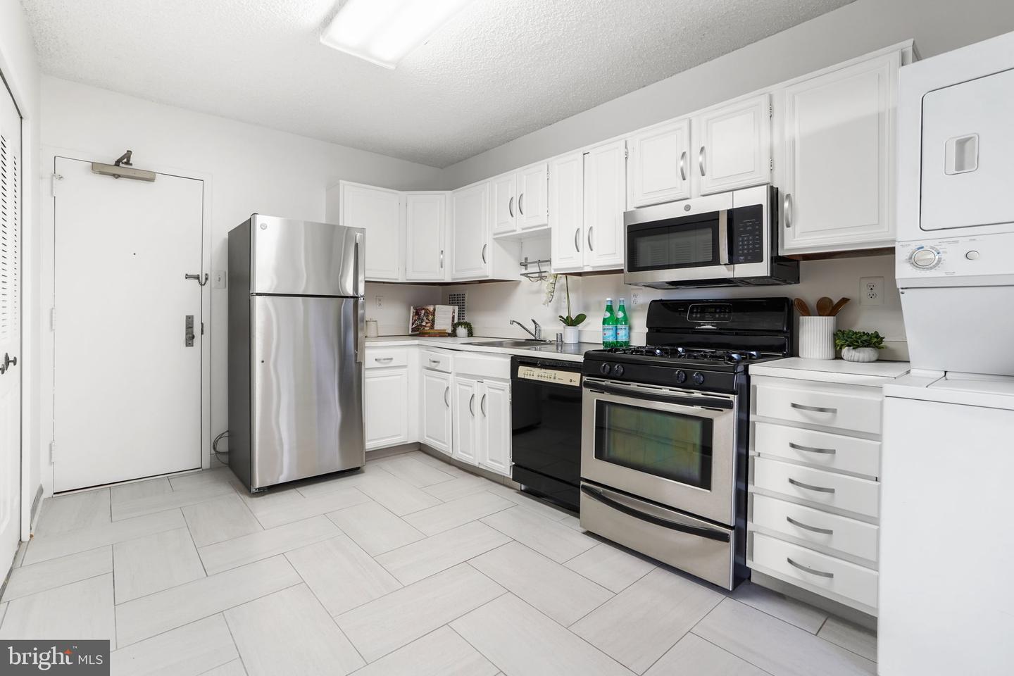 3701 S George Mason Dr #1602 Property Photo 18