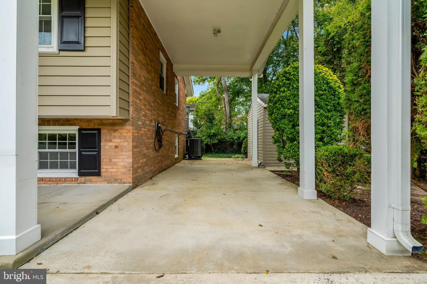 9301 Santayana Dr Property Photo 8
