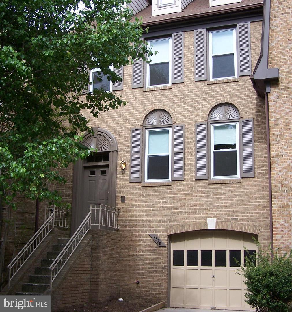 7338 Mallory Ln Property Photo 3