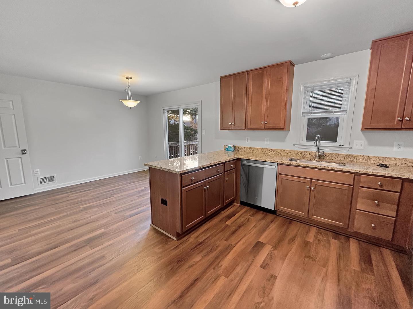 7338 Mallory Ln Property Photo 6