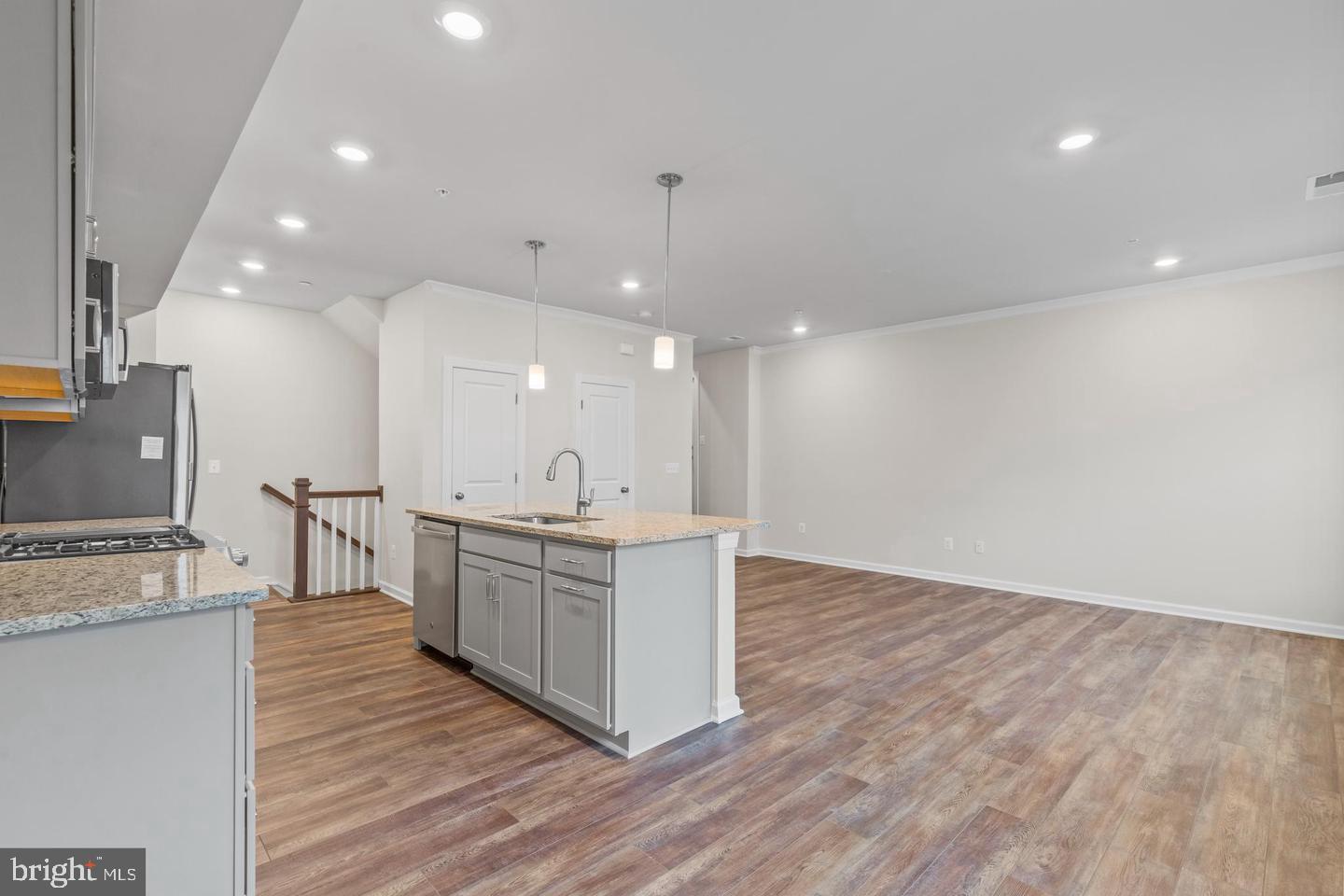 2400 Stella Pl Property Photo 10