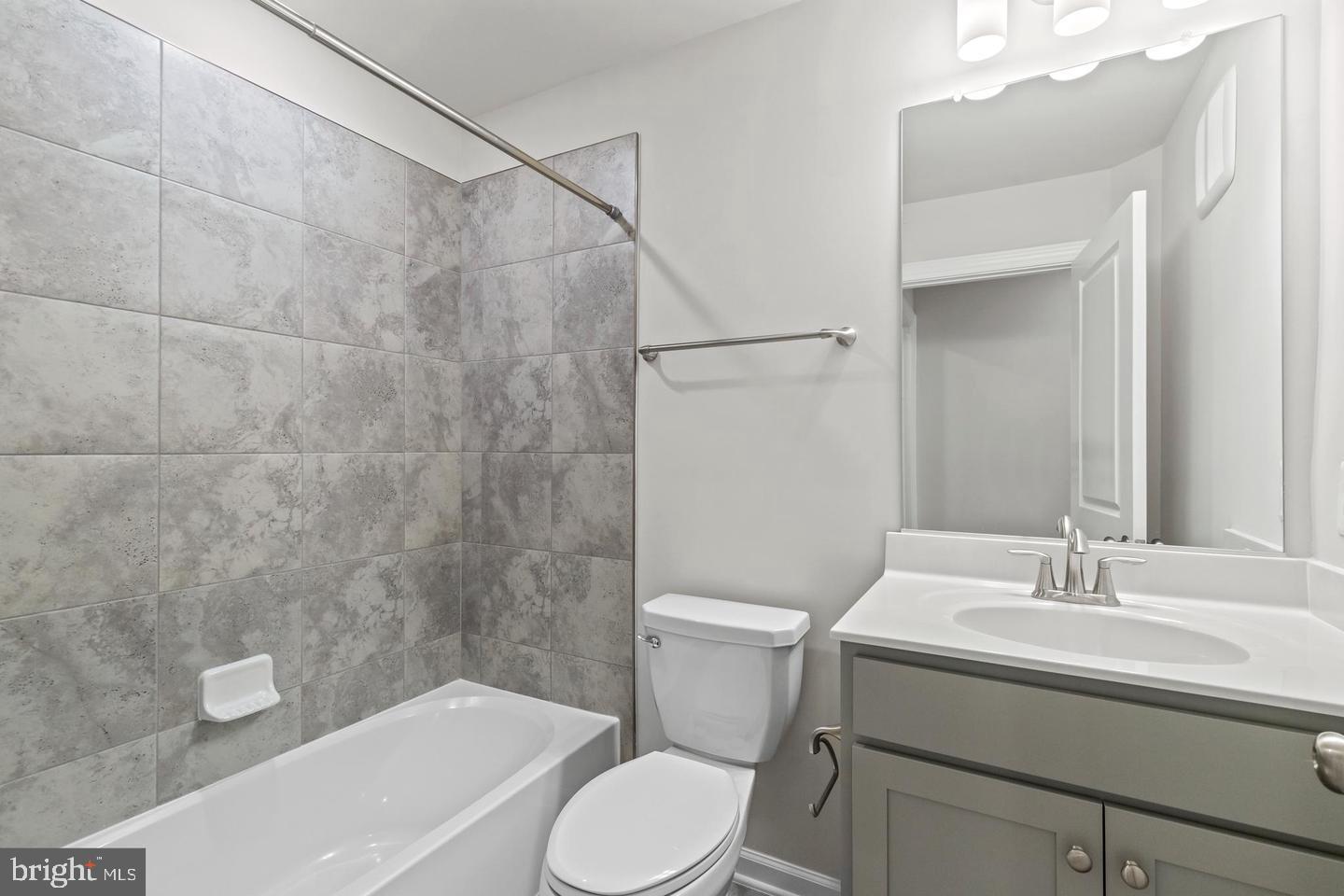 2400 Stella Pl Property Photo 19