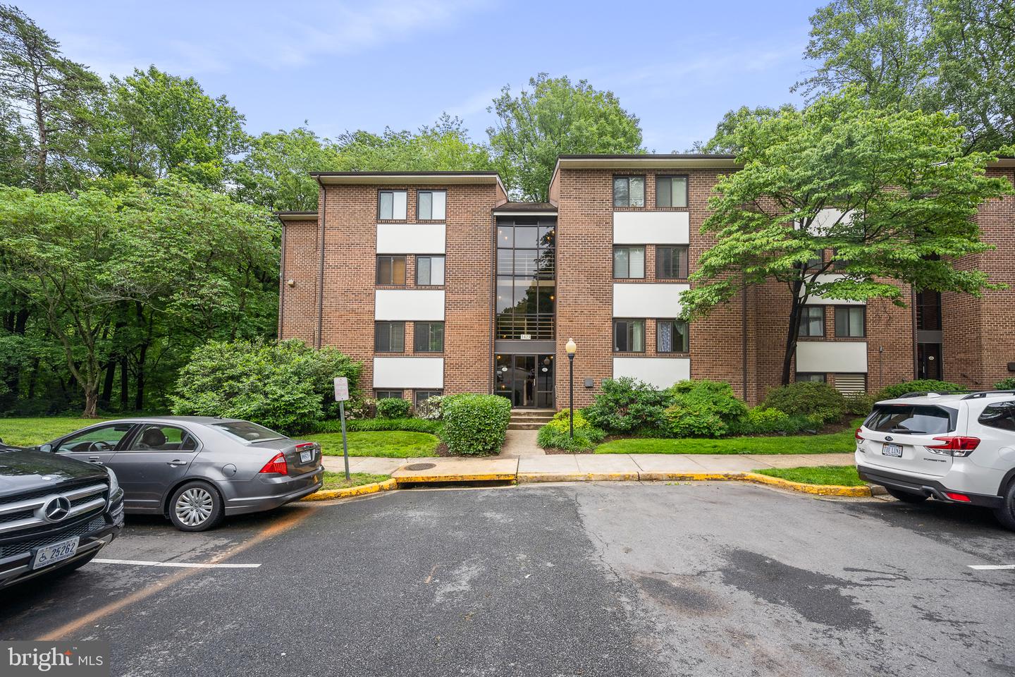 1423 NORTHGATE SQ #11