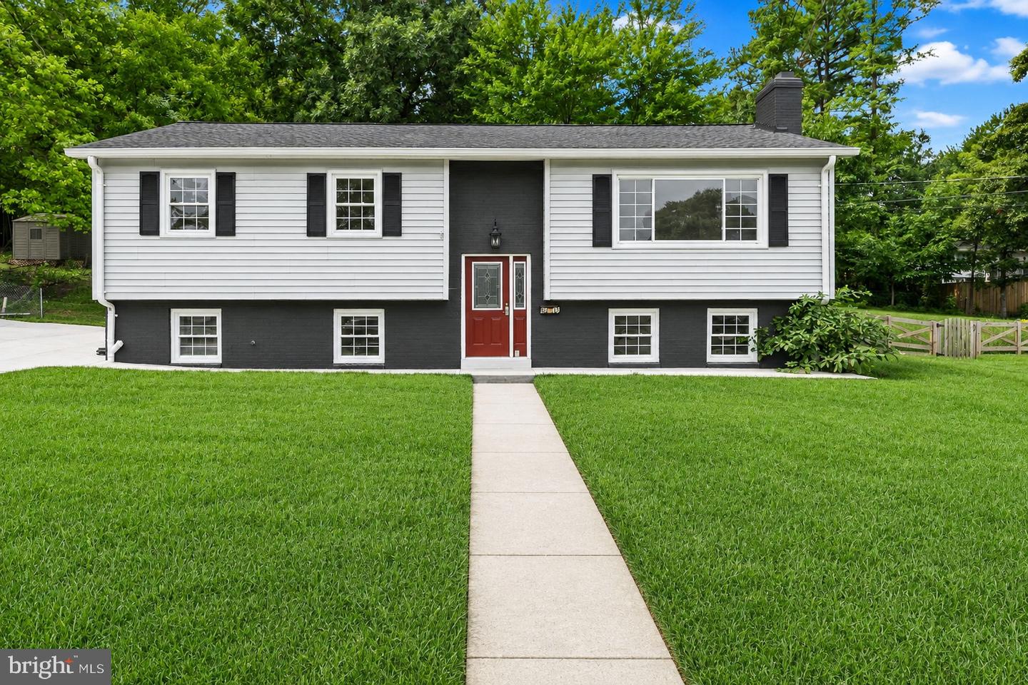 6212 Thornwood Dr Property Photo 1