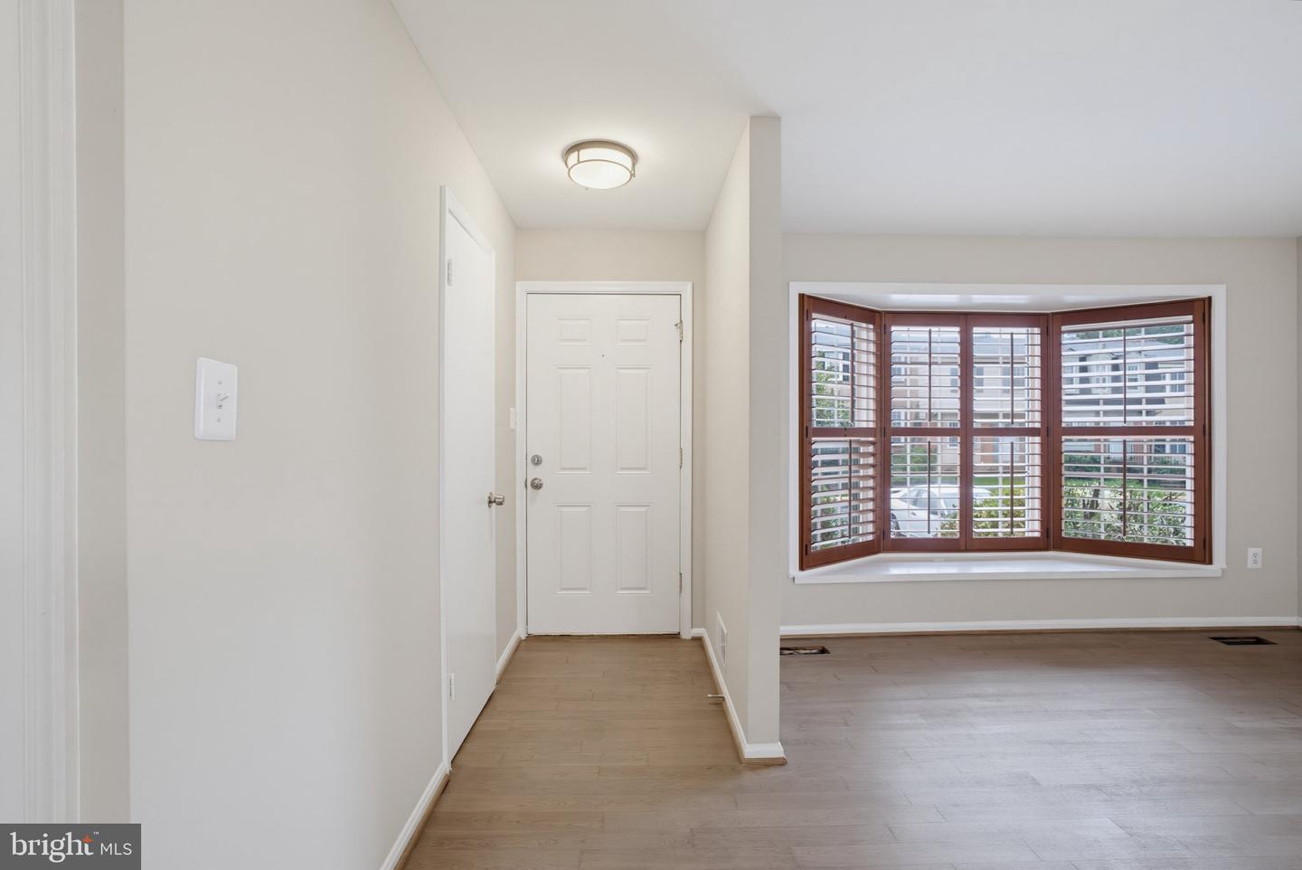 9904 Longford Ct Property Photo 4