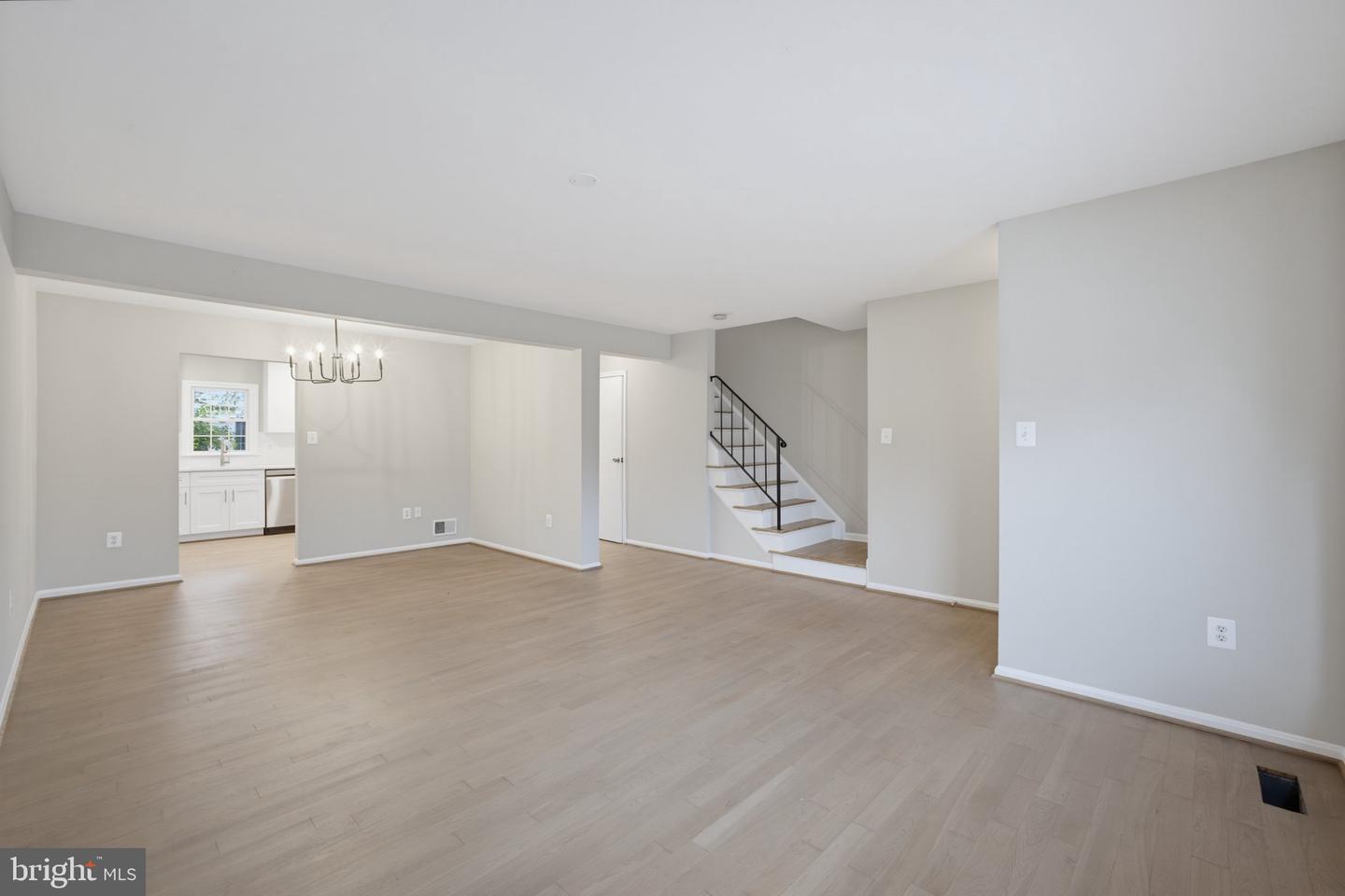 9904 Longford Ct Property Photo 6