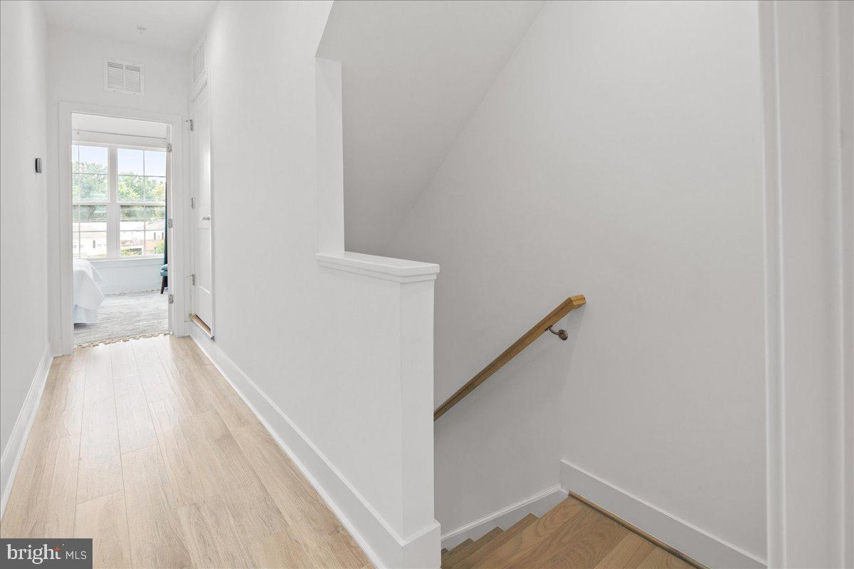 7371 Arlington Blvd Property Photo 15