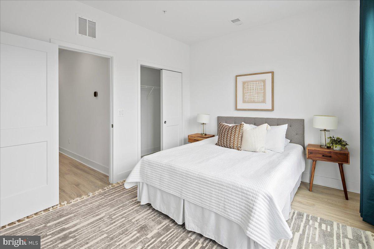 7371 Arlington Blvd Property Photo 17