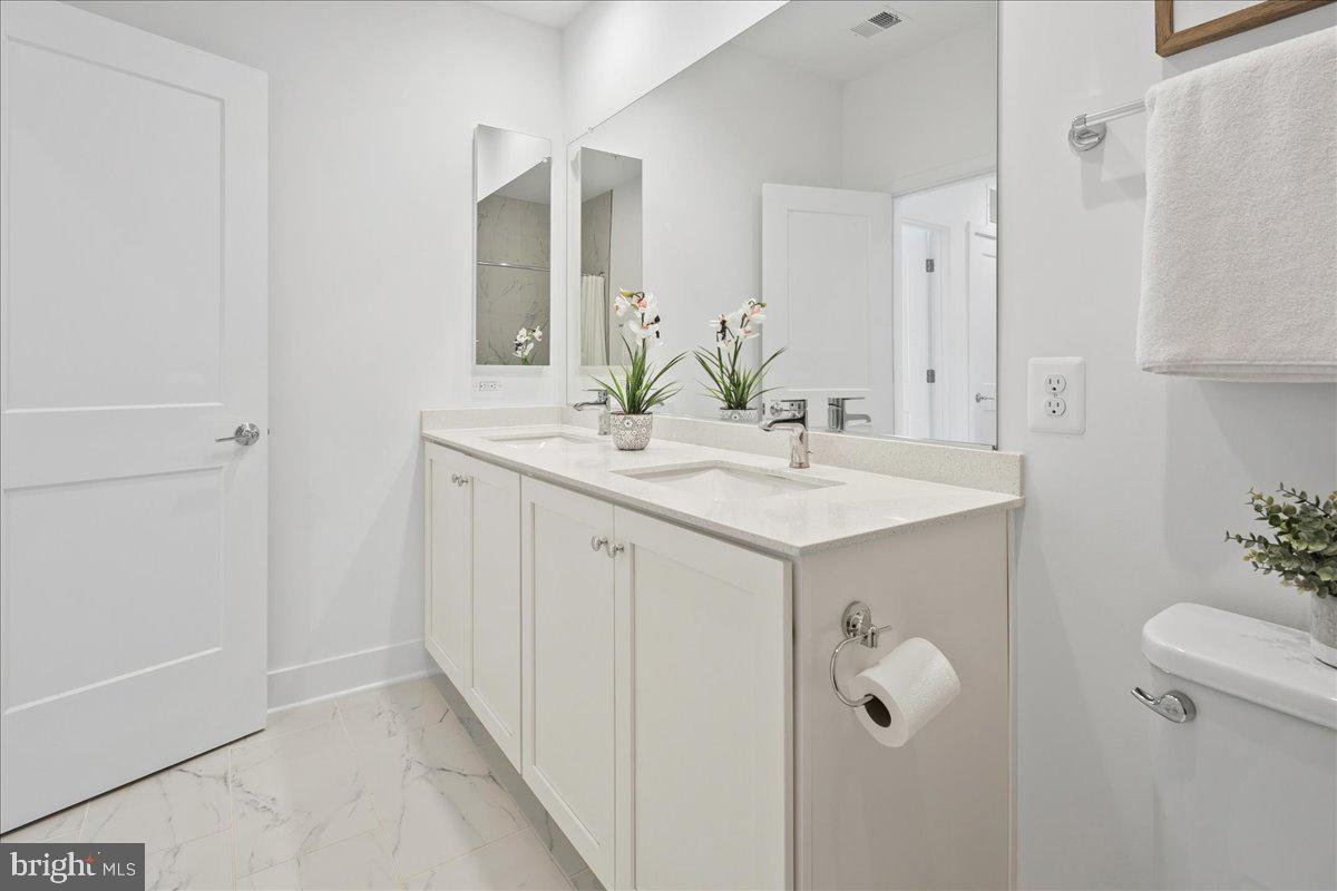 7371 Arlington Blvd Property Photo 21