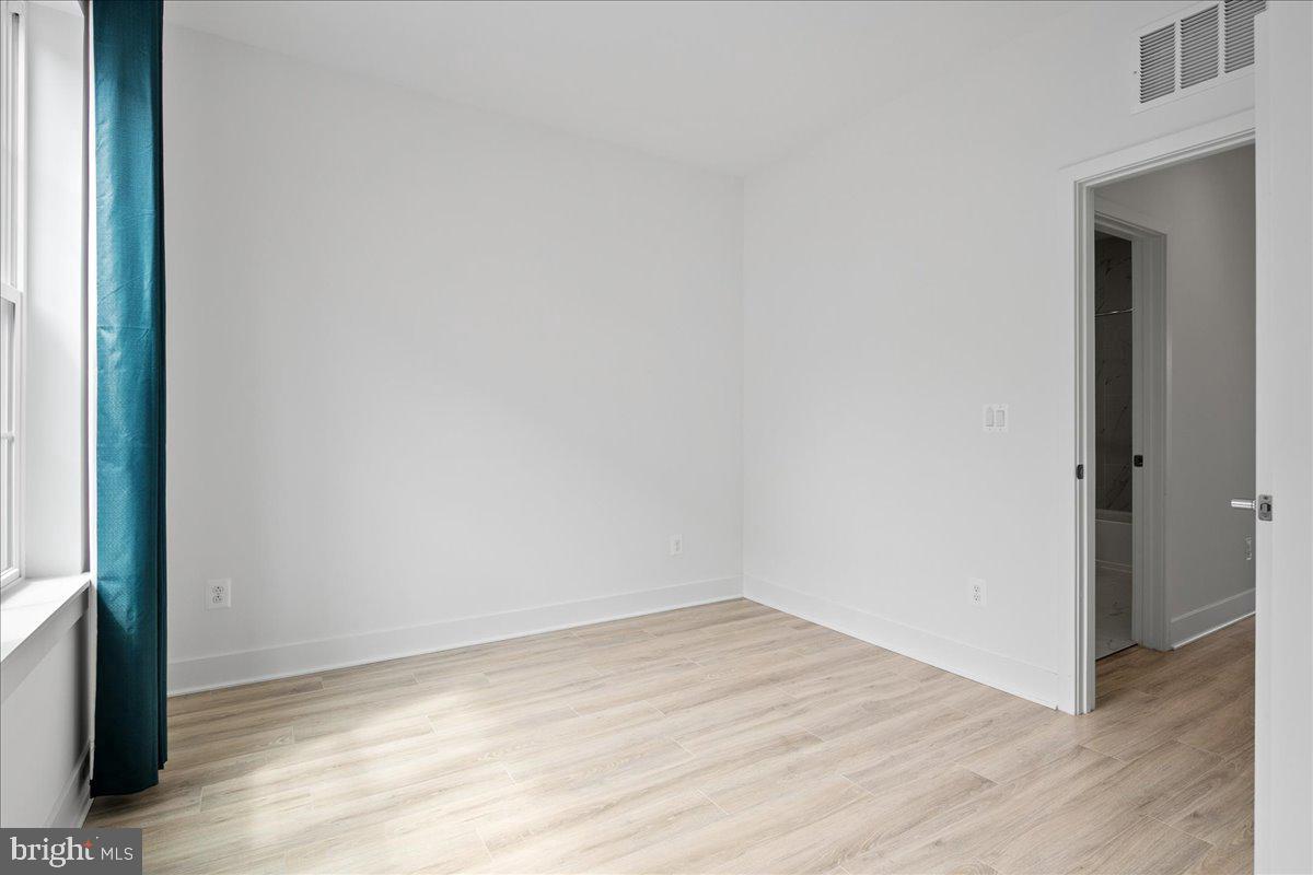 7371 Arlington Blvd Property Photo 23