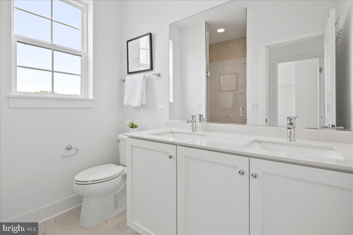 7371 Arlington Blvd Property Photo 27