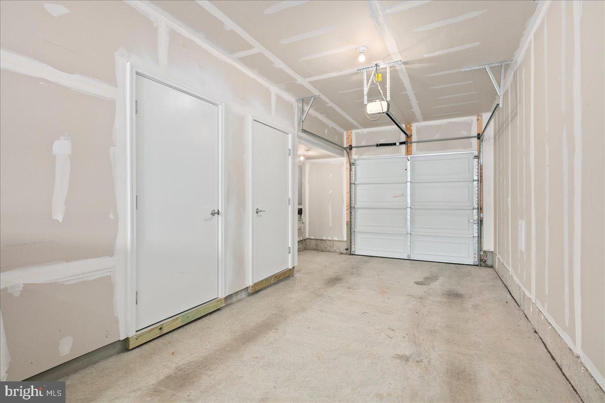 7371 Arlington Blvd Property Photo 34