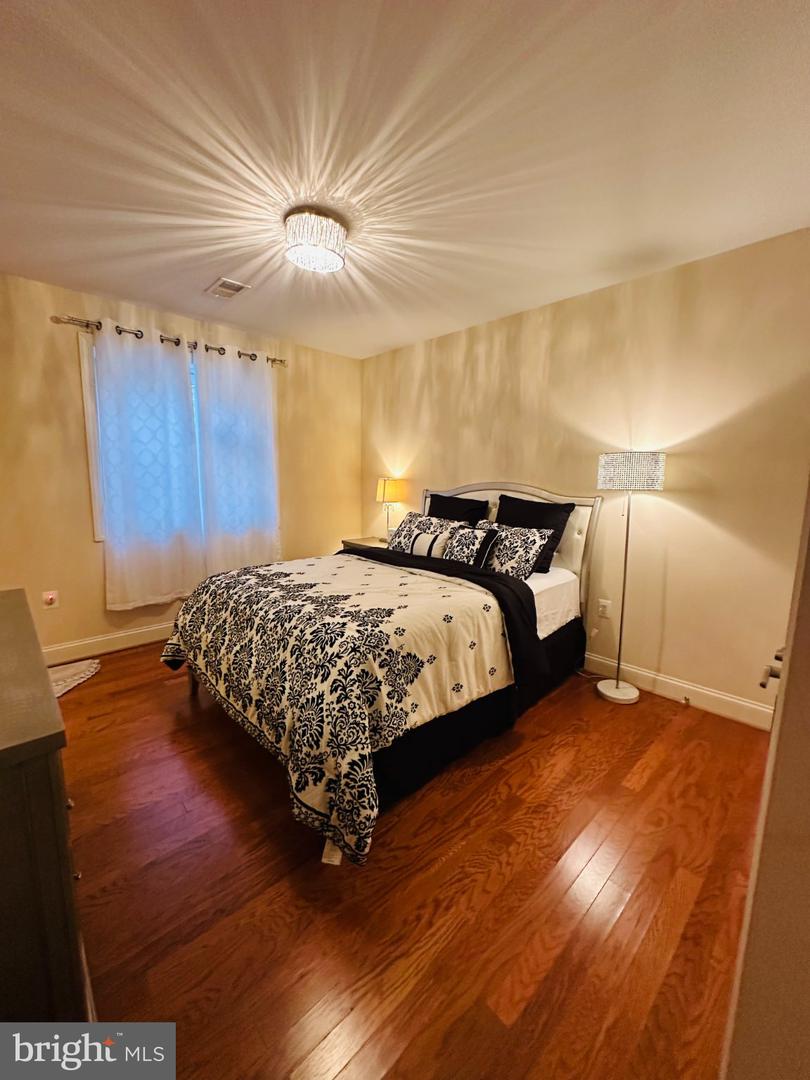 6413 Divine St Property Photo 13