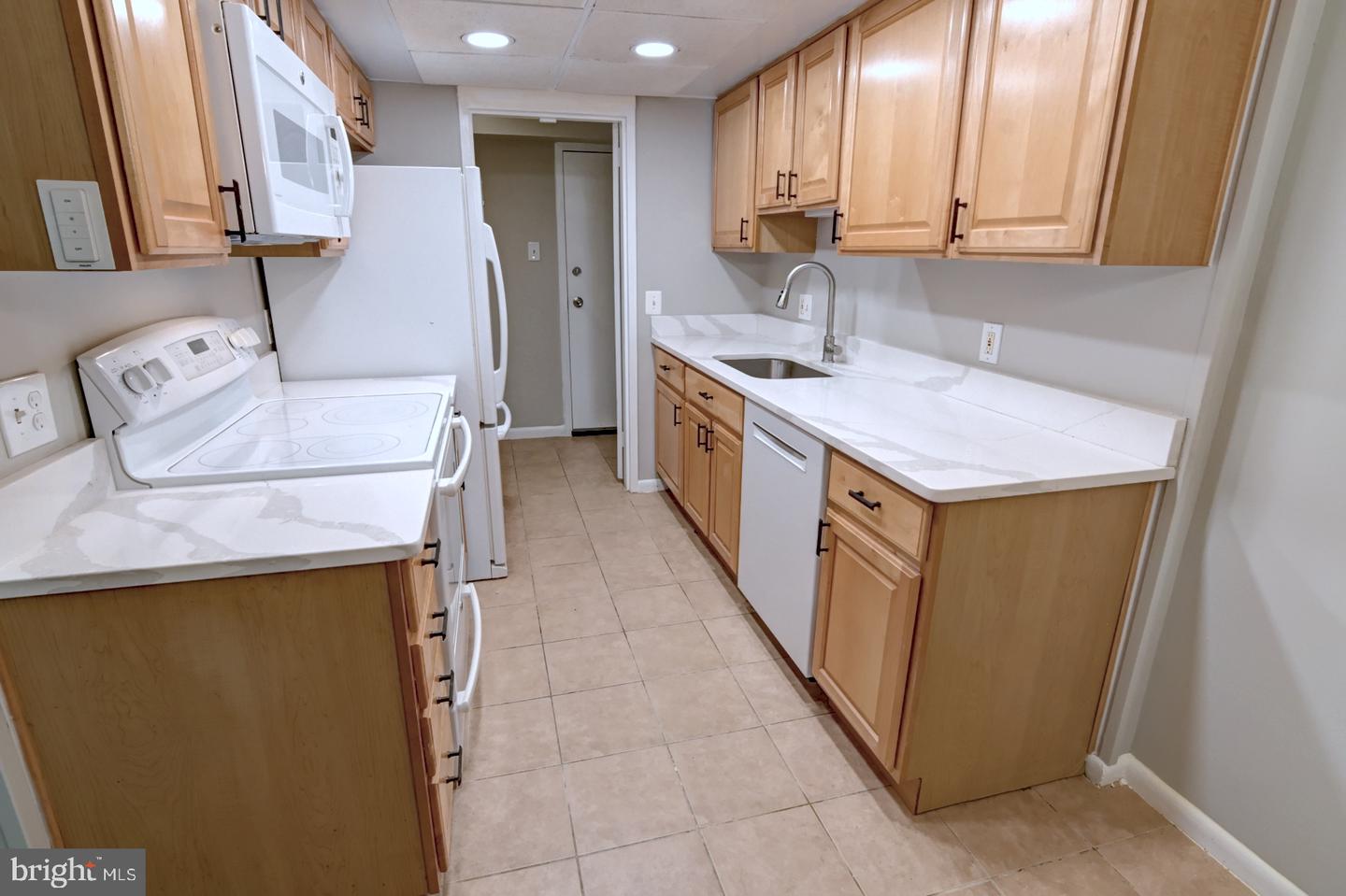 11658 STONEVIEW SQ #2B Property Photo 1