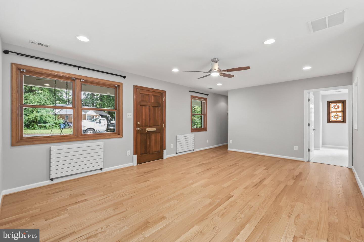 7609 Burnside Ct Property Photo 6