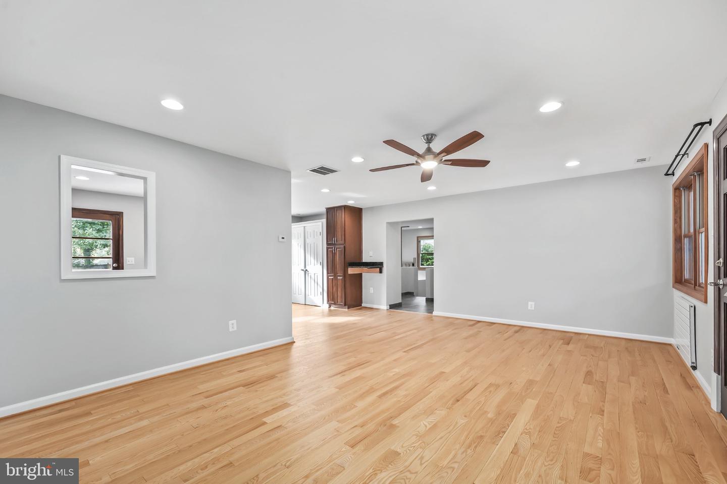 7609 Burnside Ct Property Photo 7