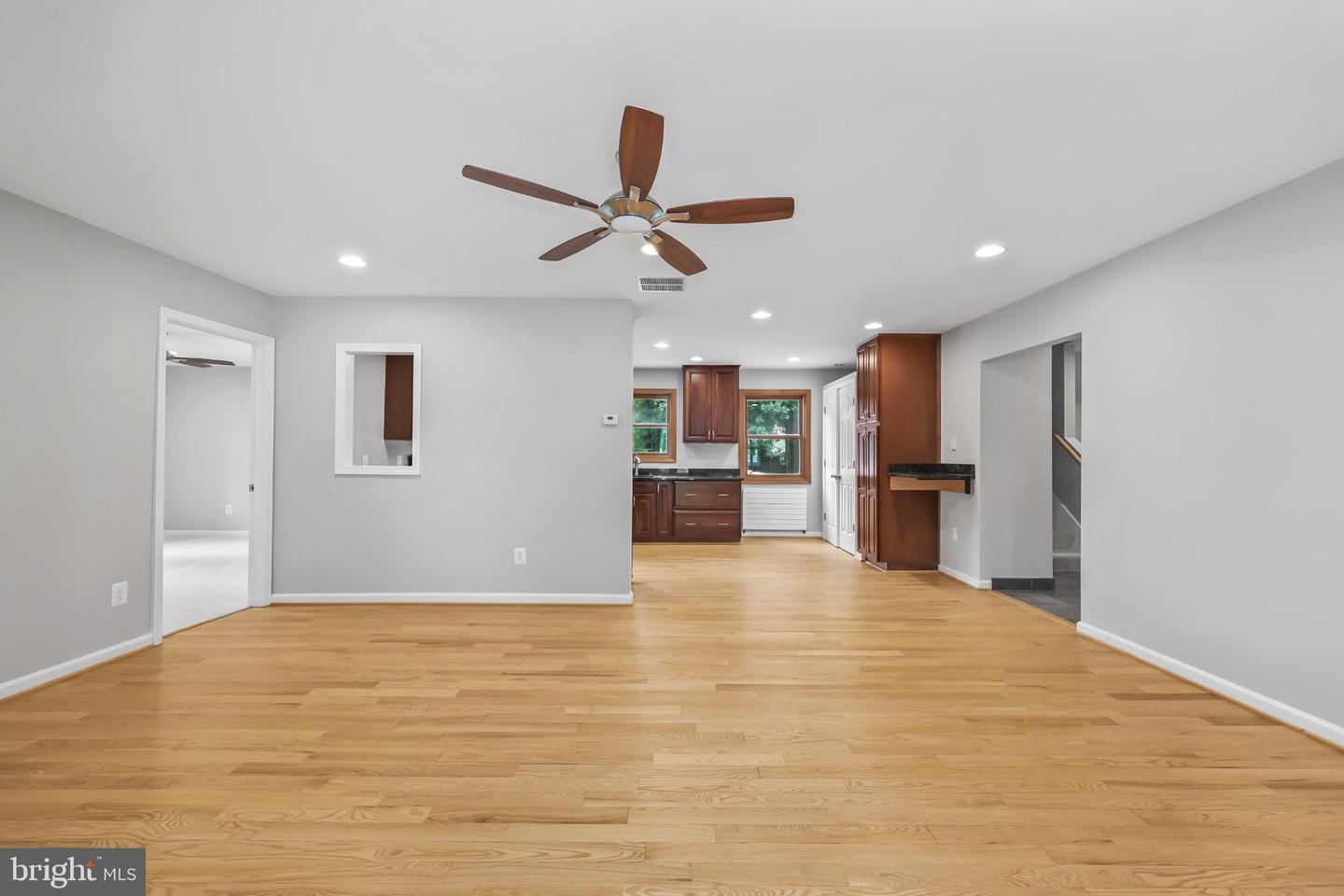 7609 Burnside Ct Property Photo 8