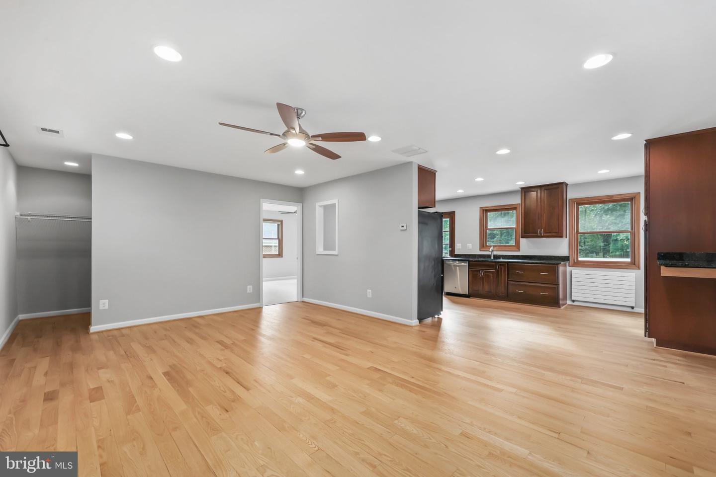 7609 Burnside Ct Property Photo 9