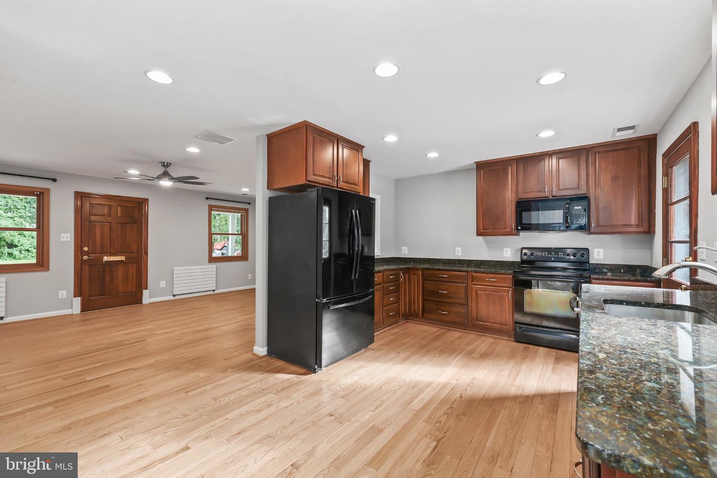 7609 Burnside Ct Property Photo 12