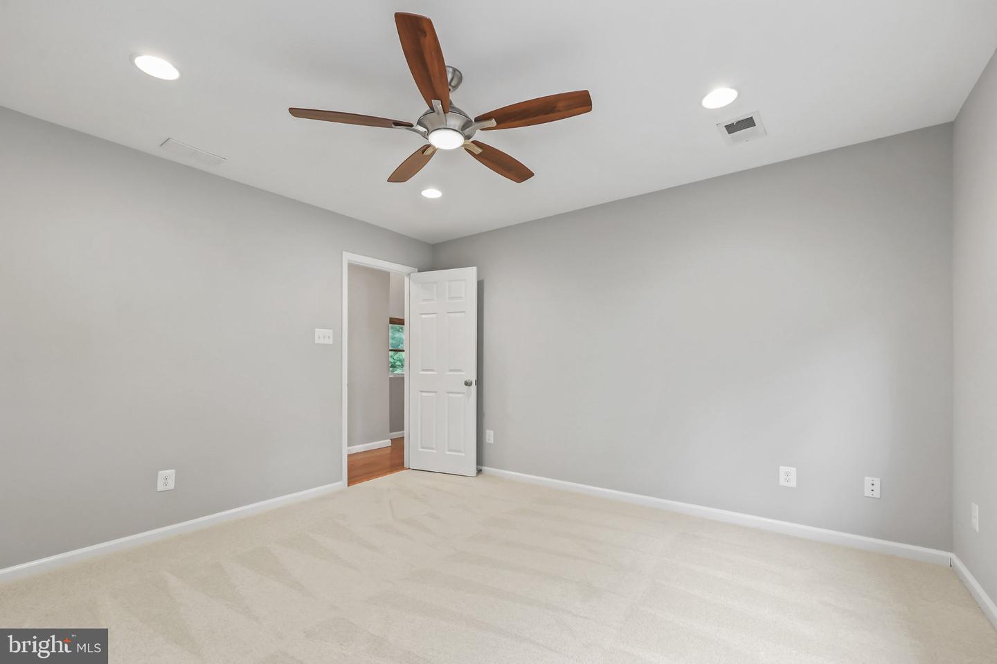 7609 Burnside Ct Property Photo 32