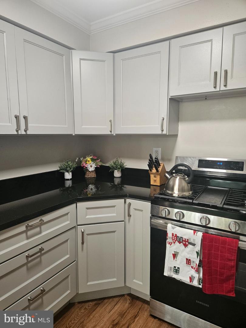 4415 Briarwood Ct N #45 Property Photo 4