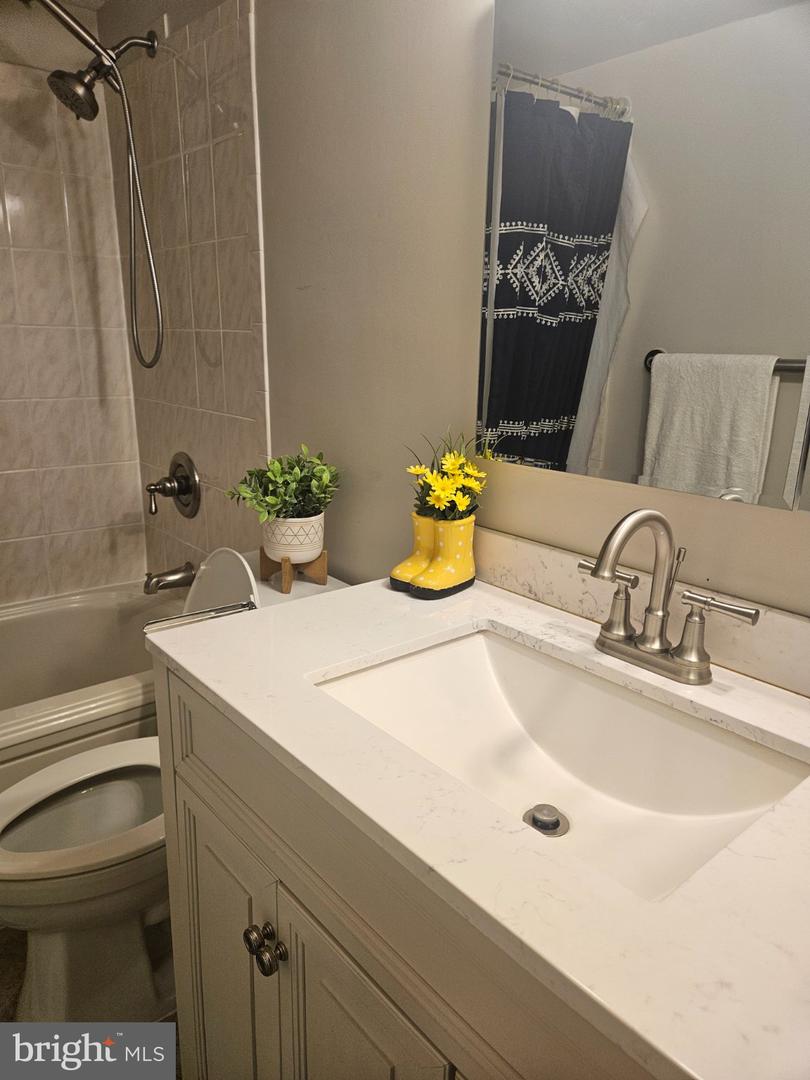 4415 Briarwood Ct N #45 Property Photo 6