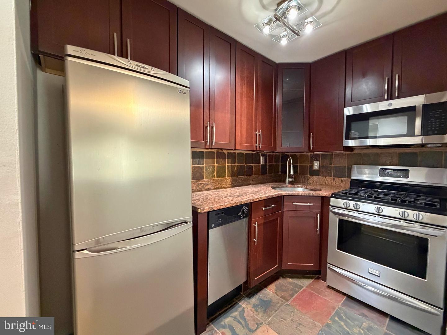 6001 Arlington Blvd #207 Property Photo 2