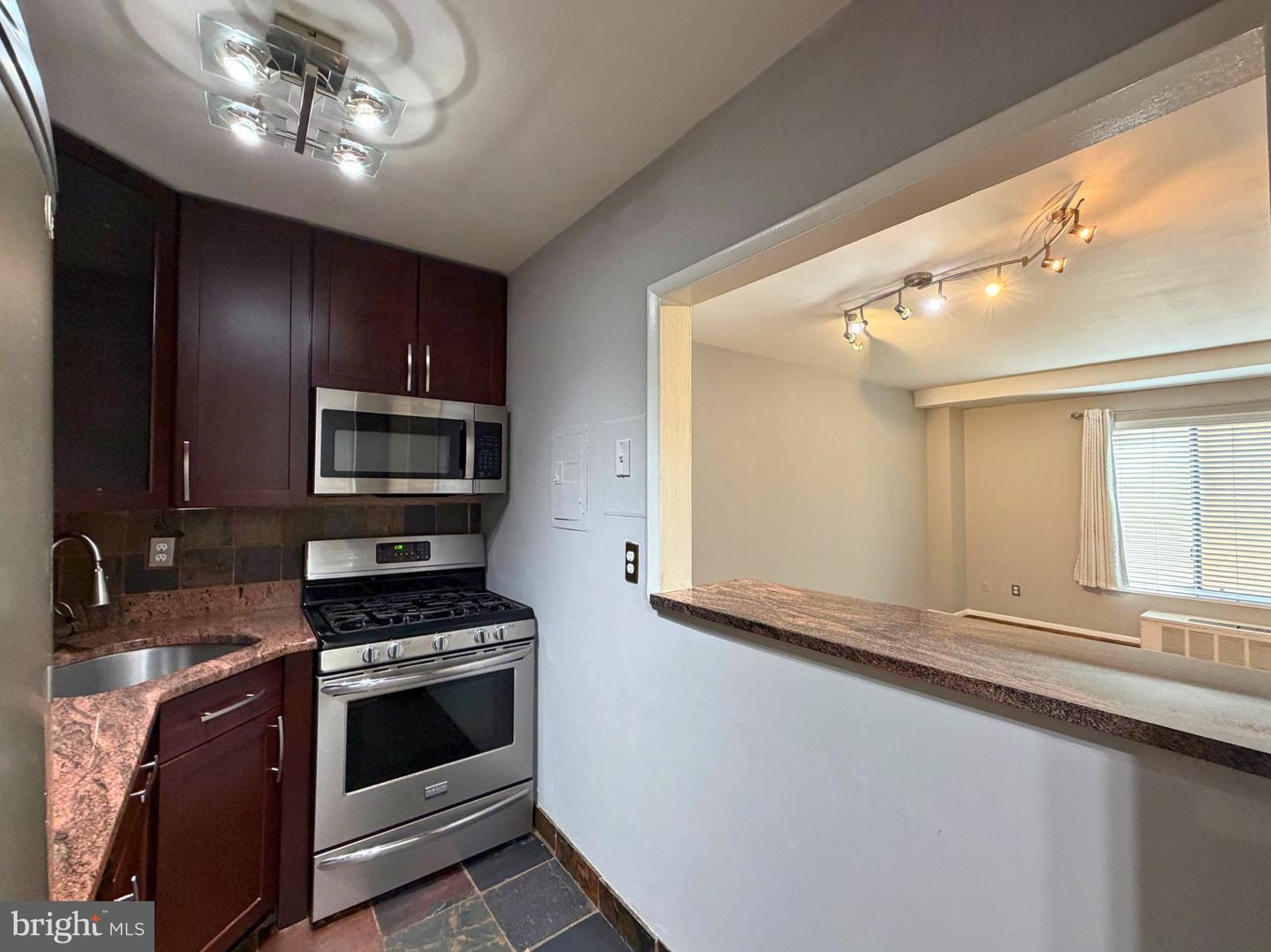6001 Arlington Blvd #207 Property Photo 4