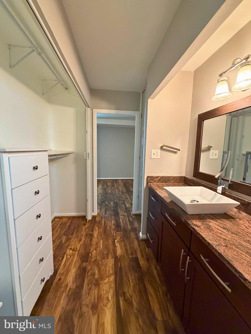 6001 Arlington Blvd #207 Property Photo 13