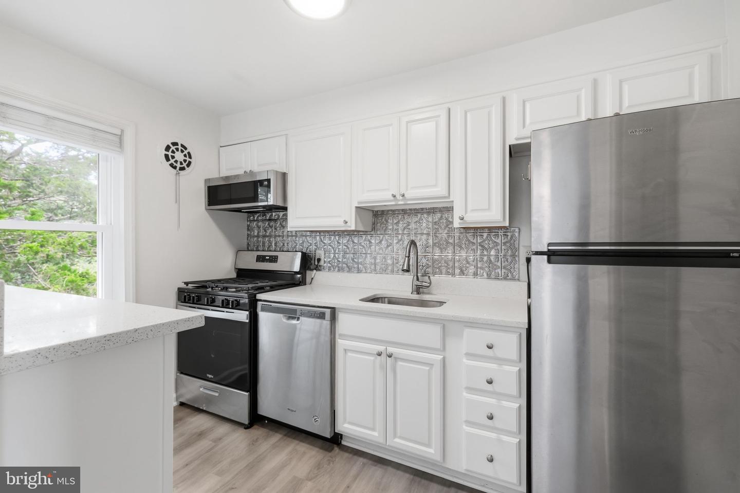 6604 10th St #c1 Property Photo 3