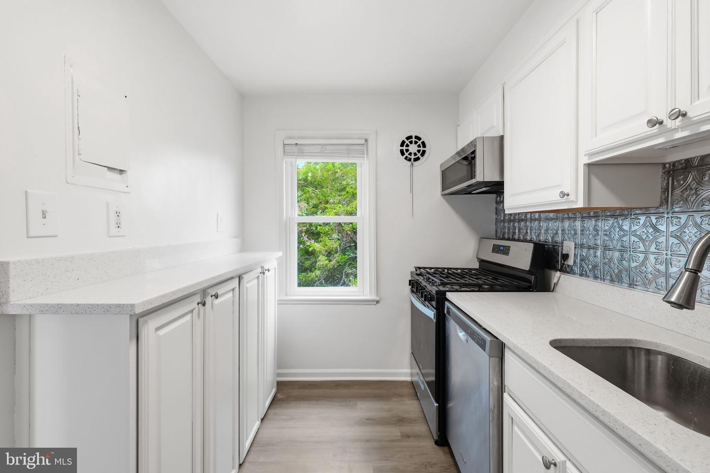 6604 10th St #c1 Property Photo 16