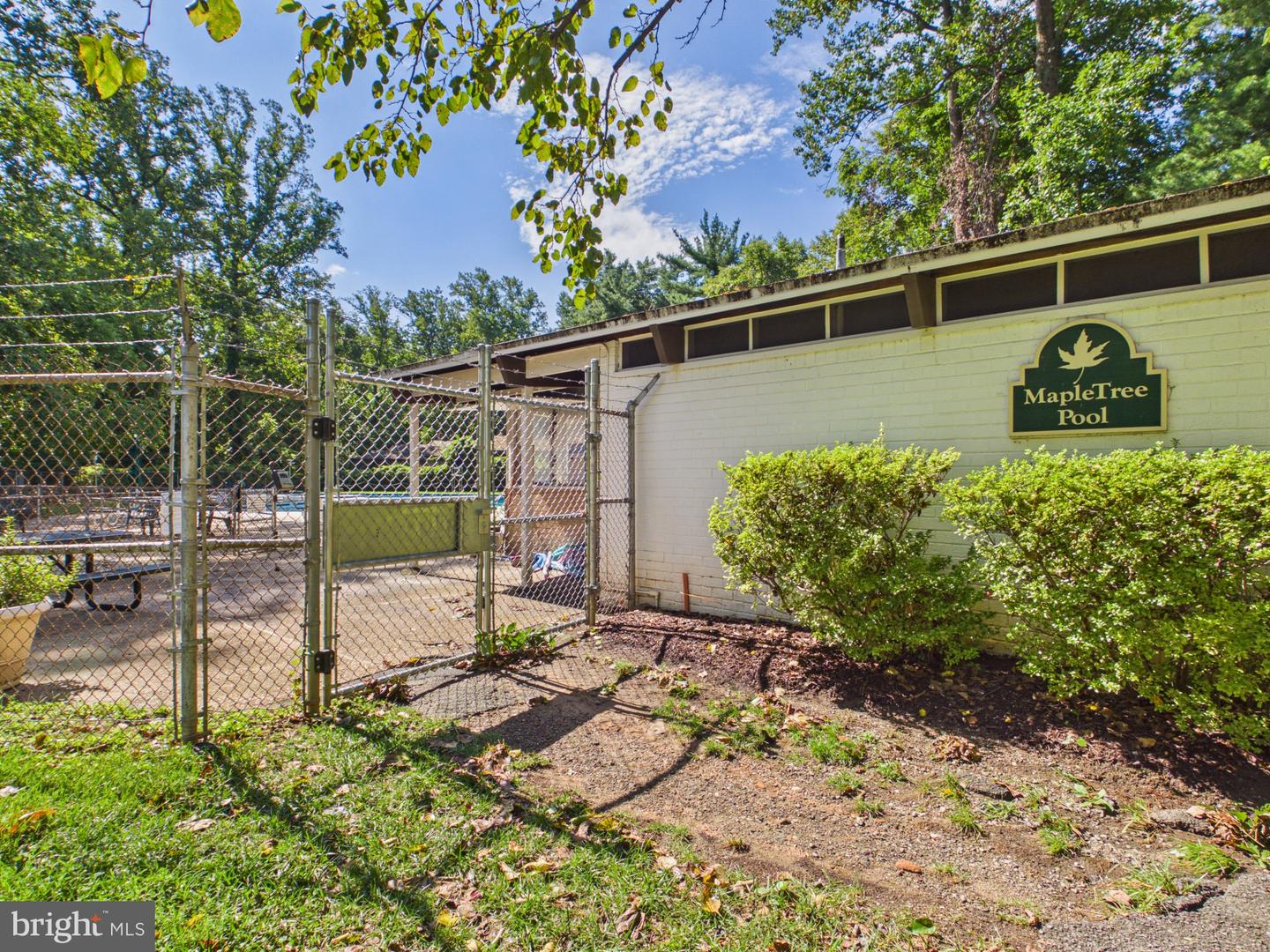 4931 Americana Dr Property Photo 6