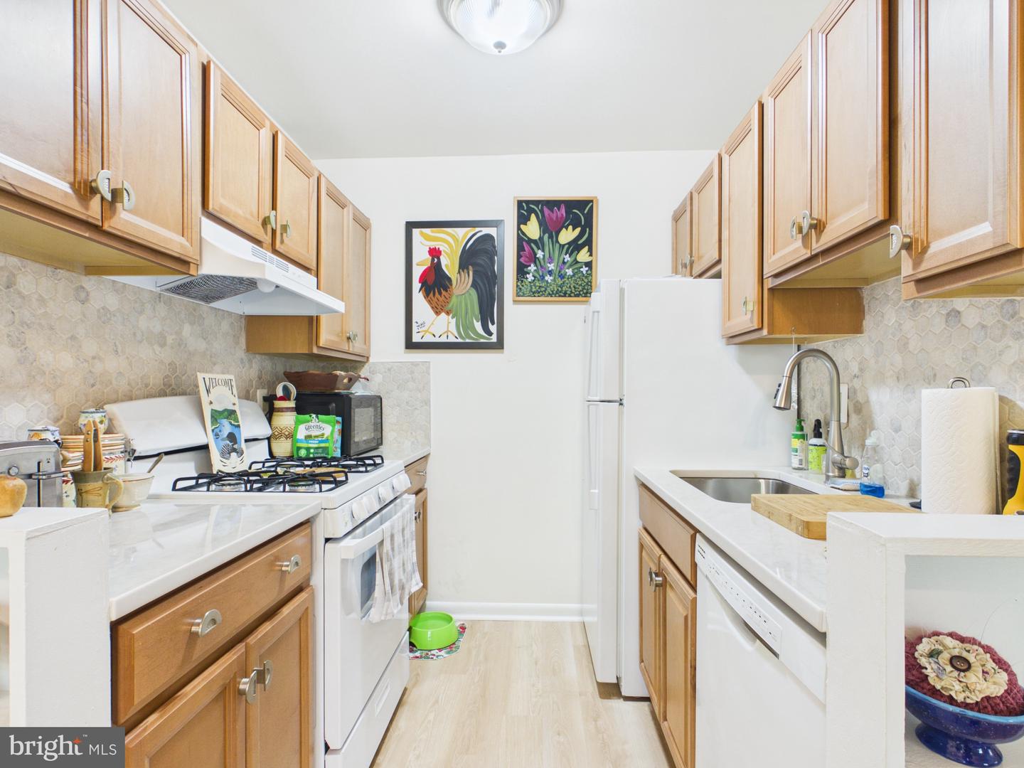 4931 Americana Dr Property Photo 15