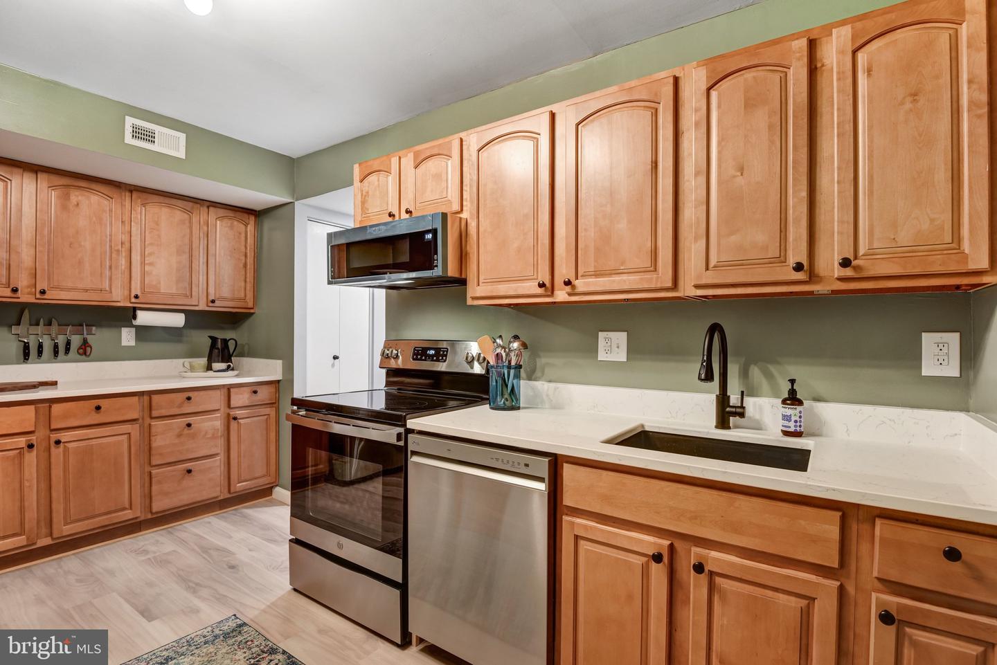 9745 Kings Crown Ct #1 Property Photo 10