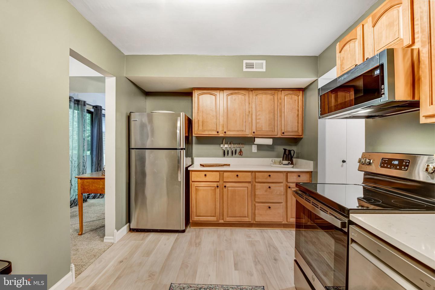 9745 Kings Crown Ct #1 Property Photo 12