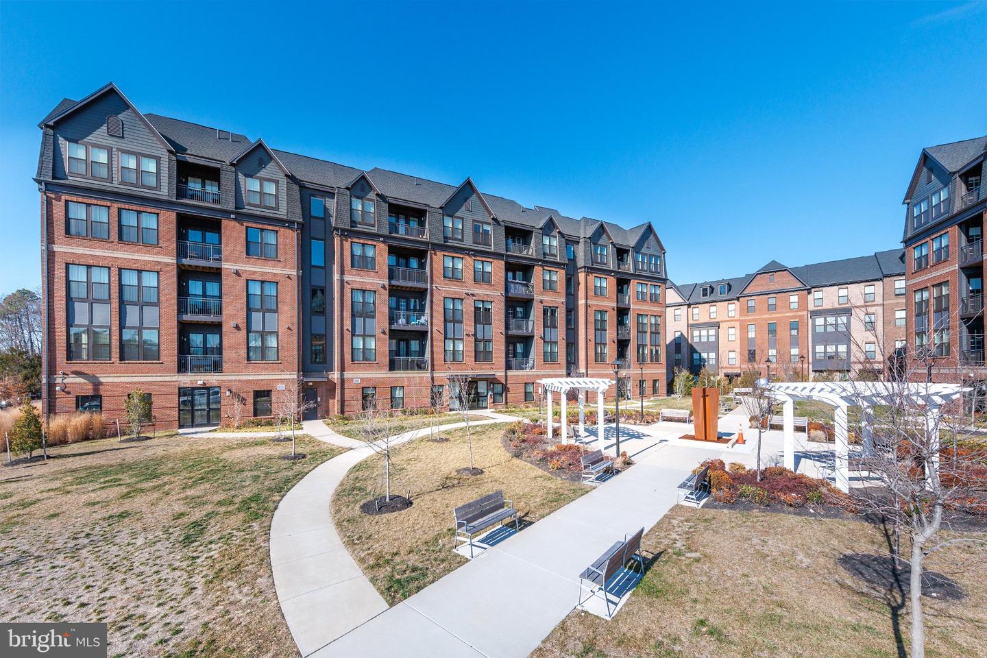 3925 FAIR RIDGE DR #303
