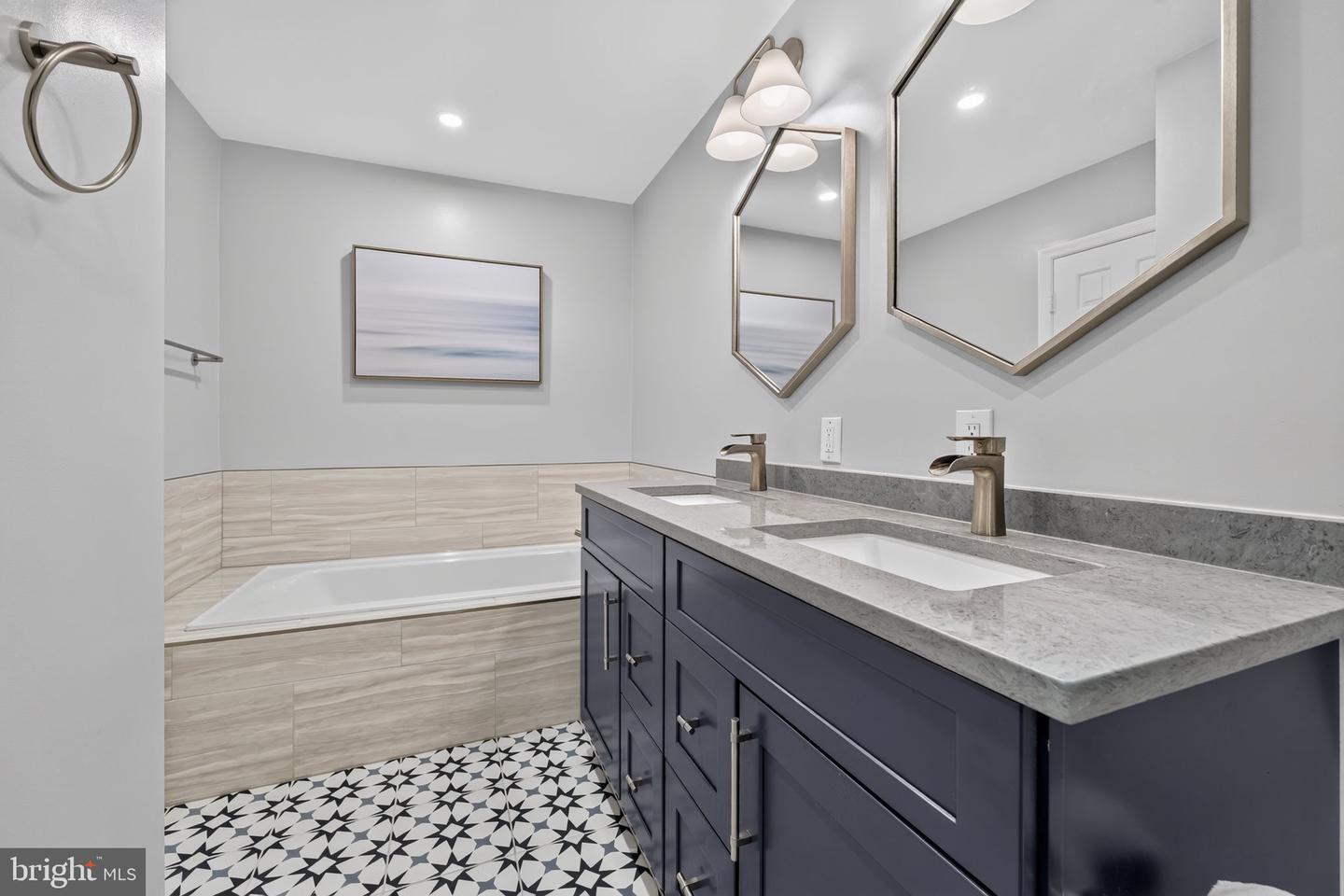 4501 Hazeltine Ct #g Property Photo 32