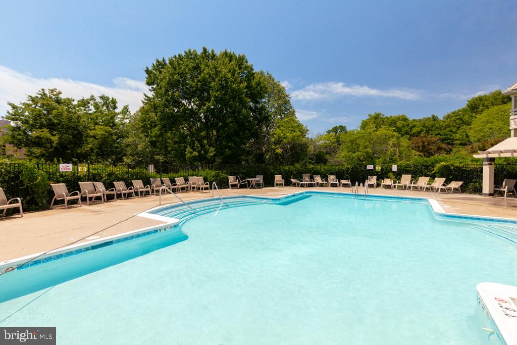 4501 Hazeltine Ct #g Property Photo 36