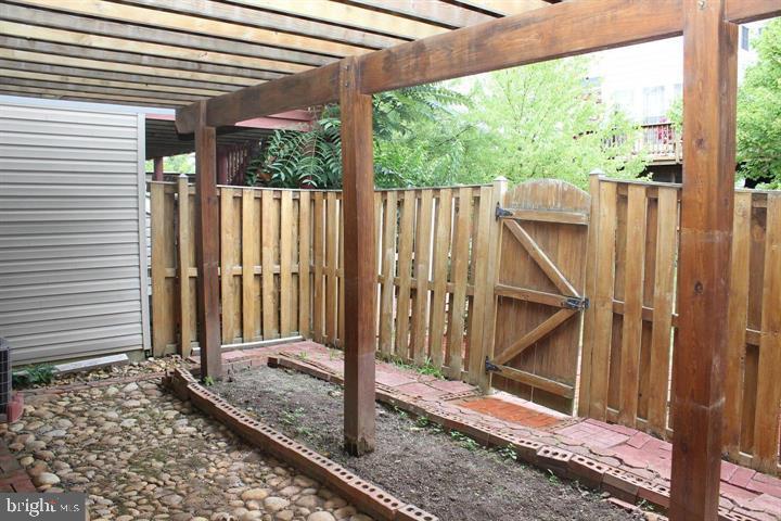 2555 Chase Wellesley Dr Property Photo 5