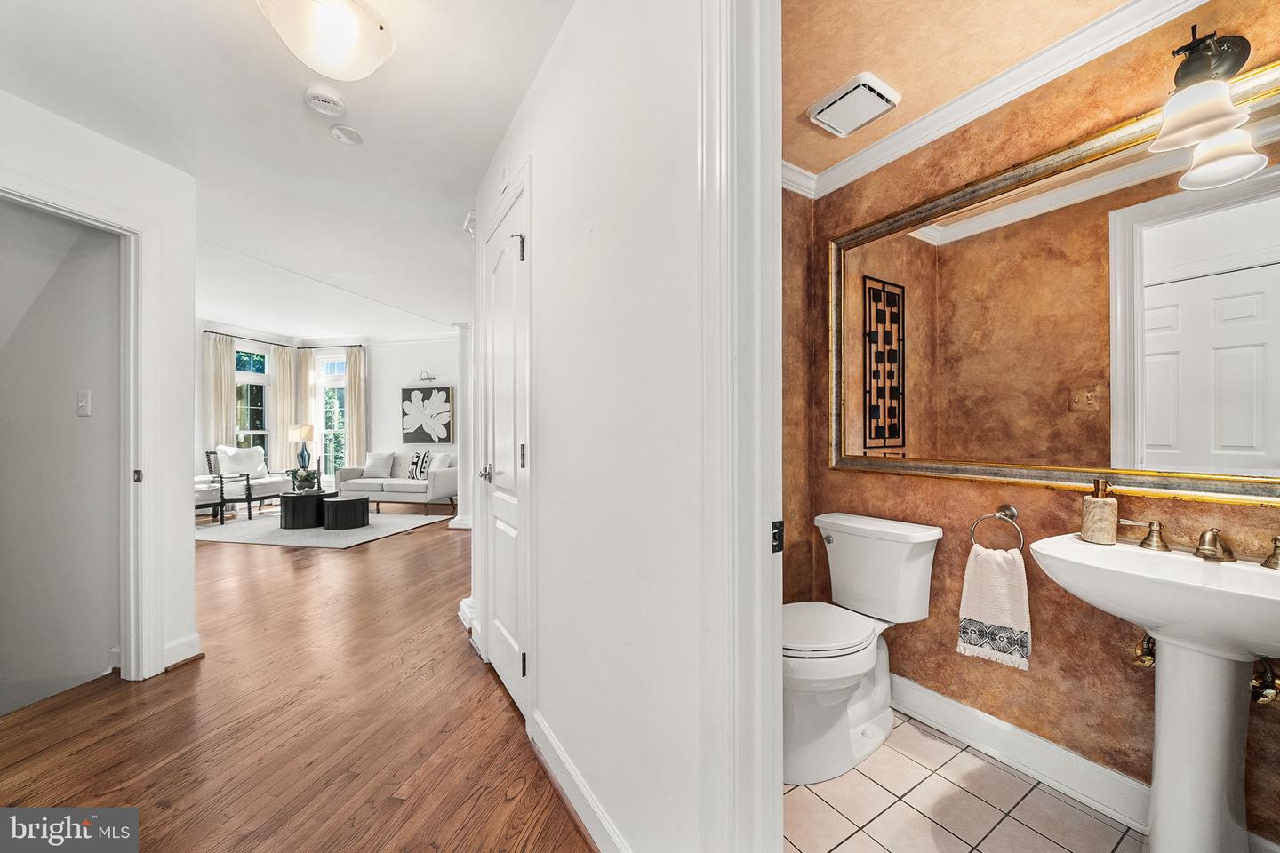 9828 Fox Rest Ln Property Photo 12