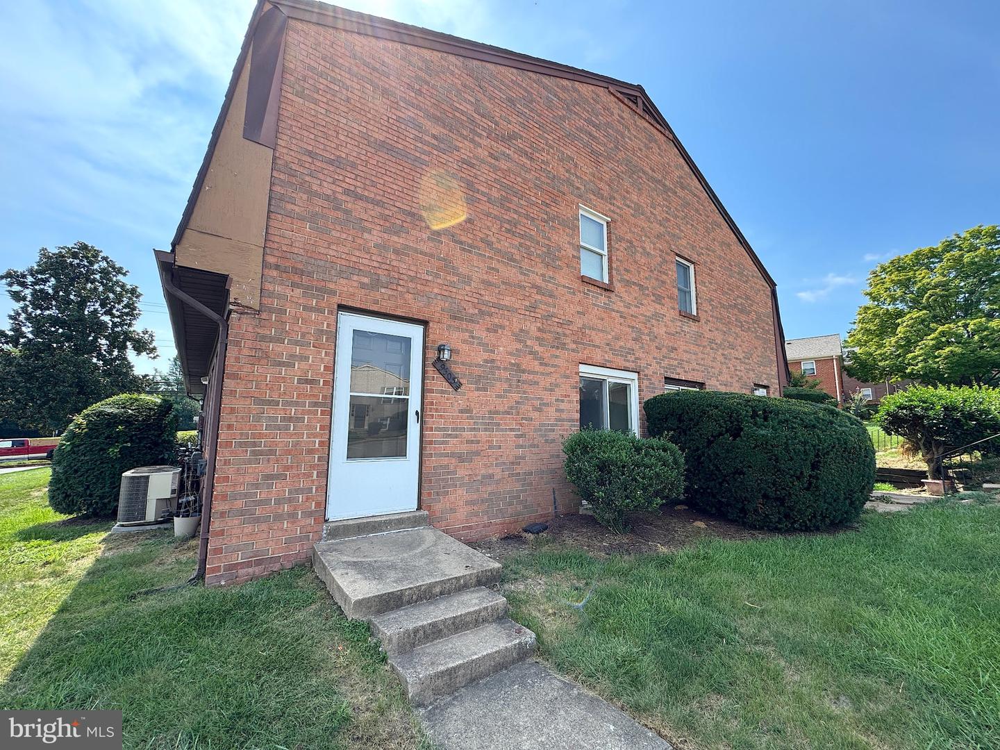 9503 HAGEL CIR #01/D Property Photo 1
