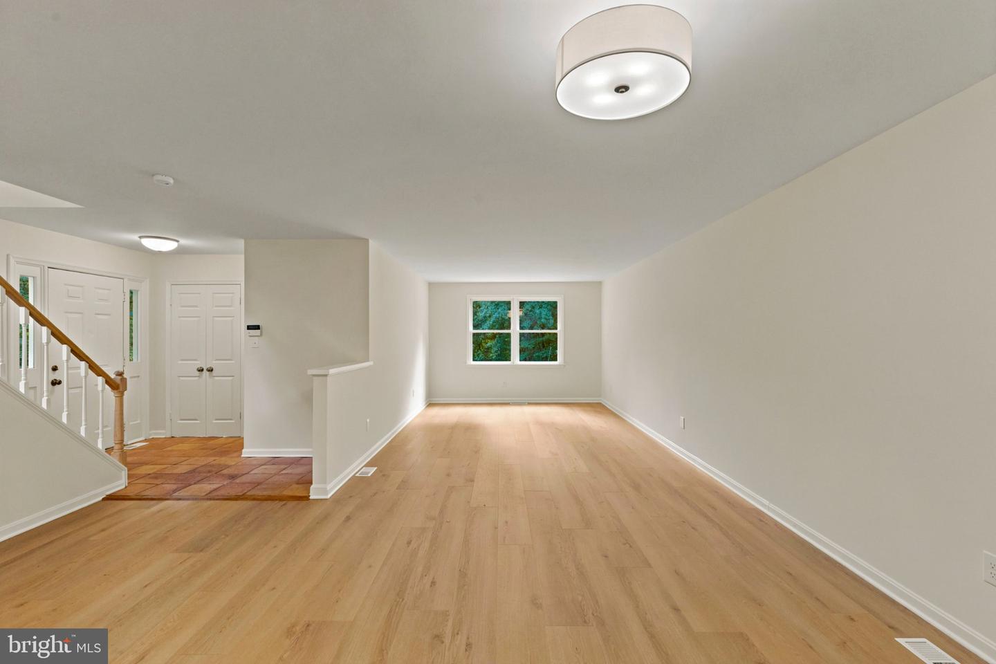 7937 Valleyfield Dr Property Photo 7
