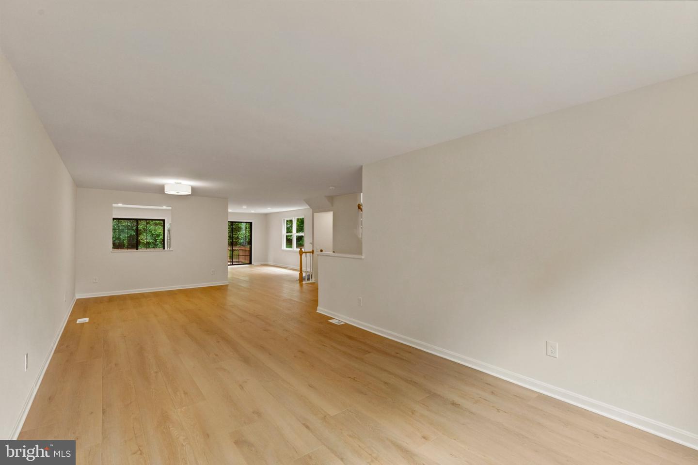 7937 Valleyfield Dr Property Photo 8
