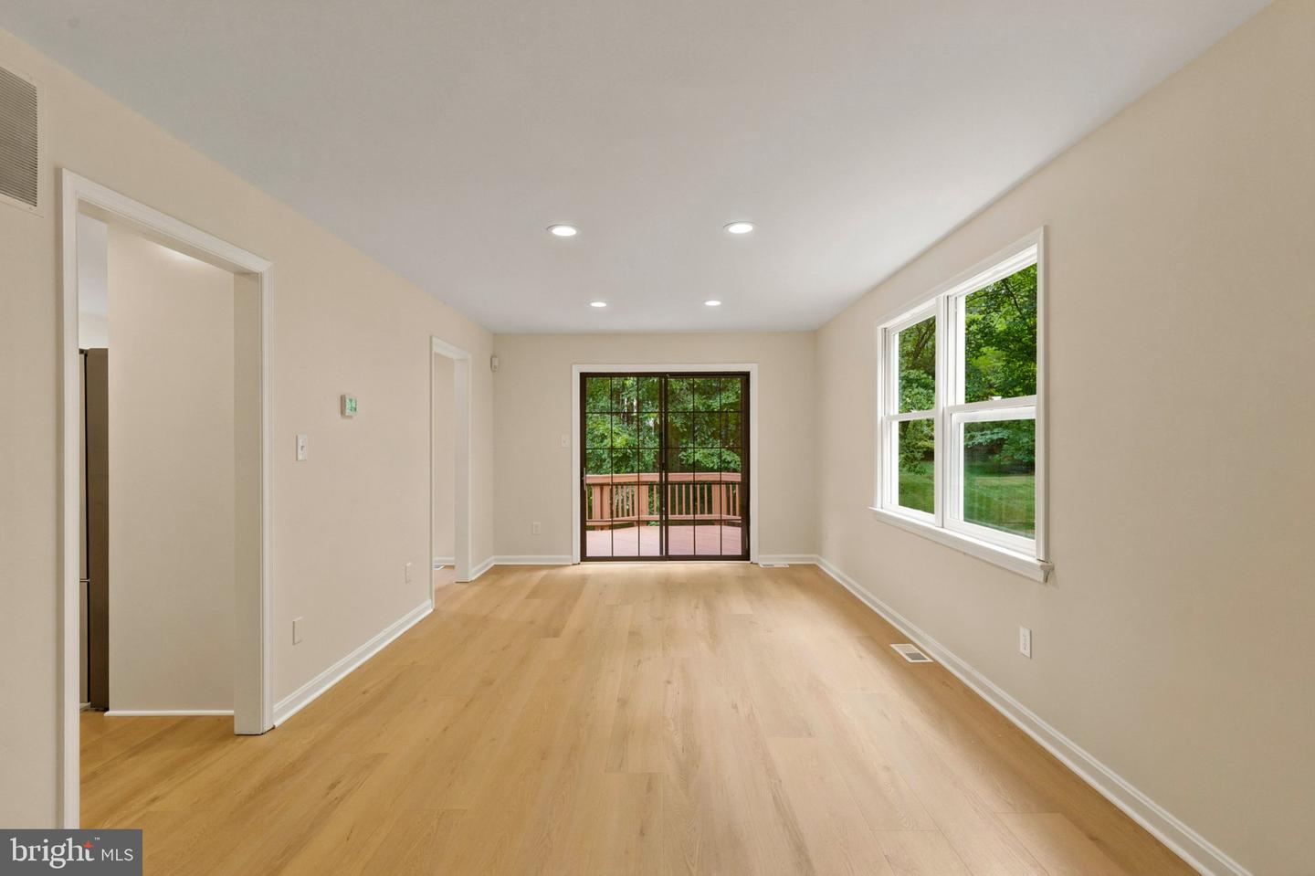 7937 Valleyfield Dr Property Photo 9