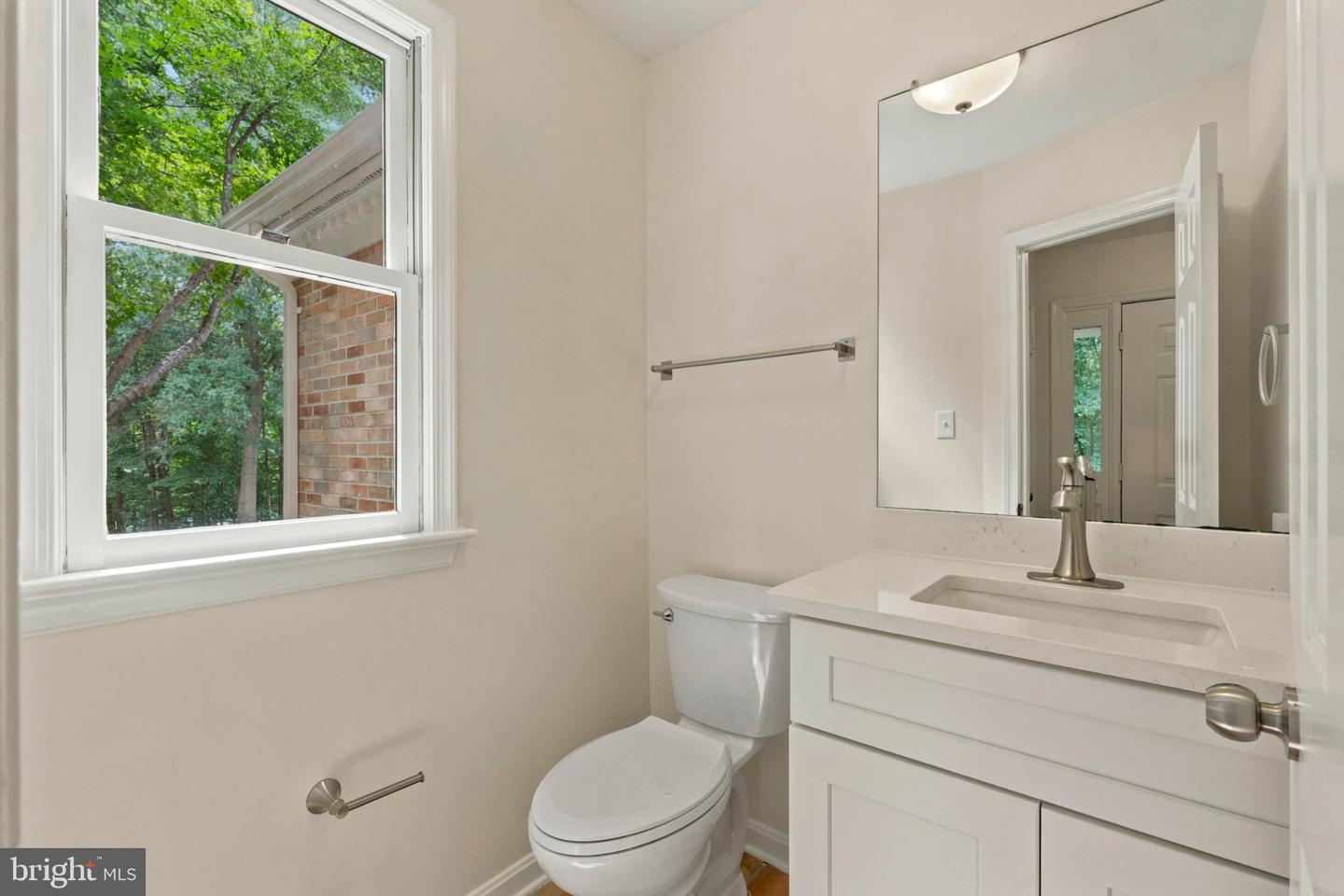 7937 Valleyfield Dr Property Photo 11