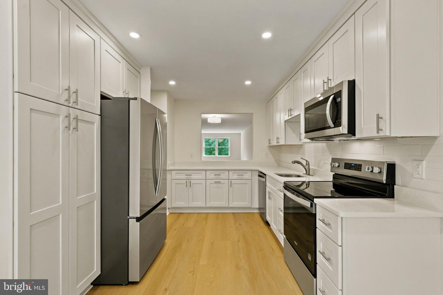 7937 Valleyfield Dr Property Photo 14