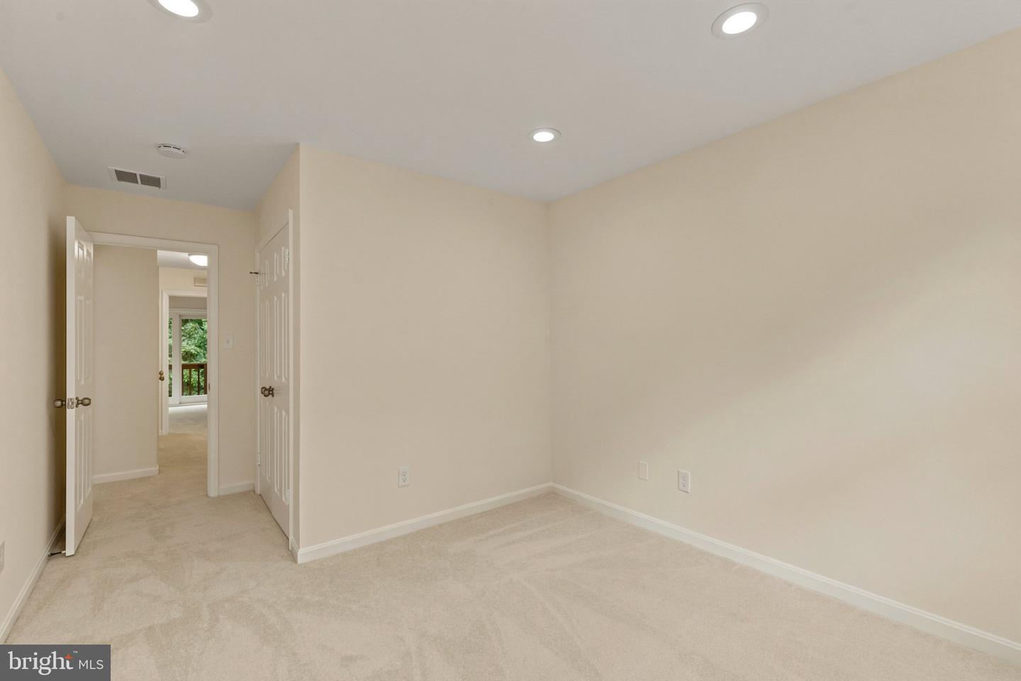 7937 Valleyfield Dr Property Photo 19