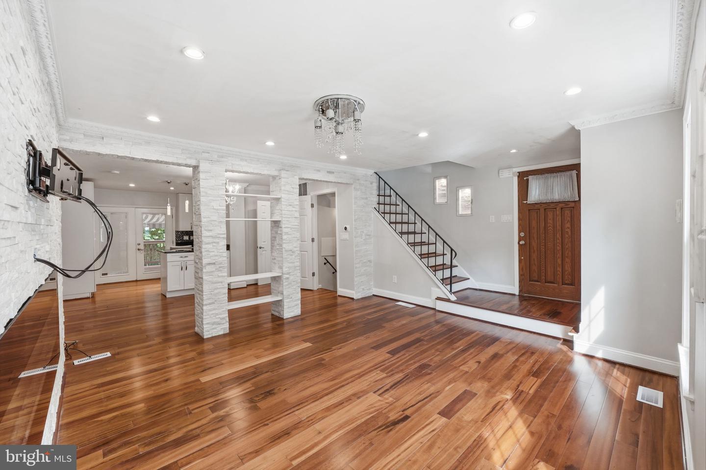 8562 Tyrolean Way Property Photo 4